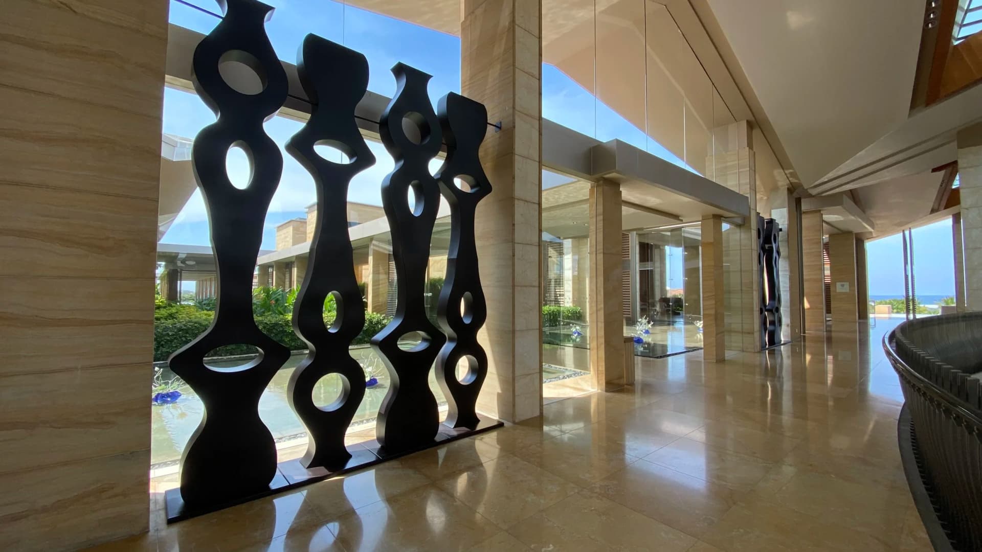 Mulia Bali - De Castelli sculptor